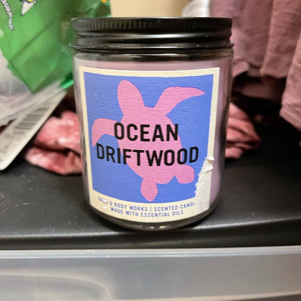 Single wick candle